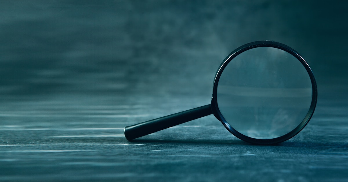 Magnifying glass lying on a dark surface